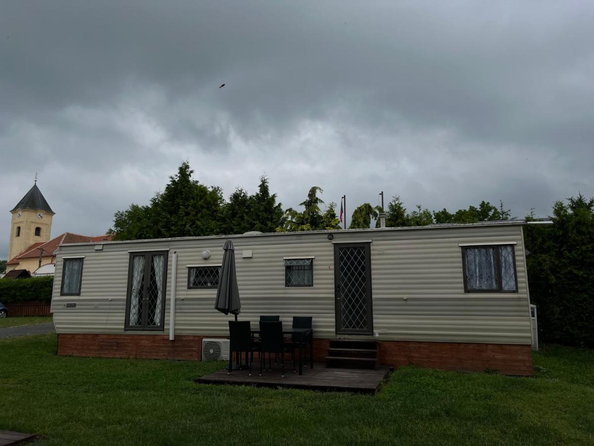 Autocamp Free Star - Mobilheimy Apartment Страхотин Екстериор снимка